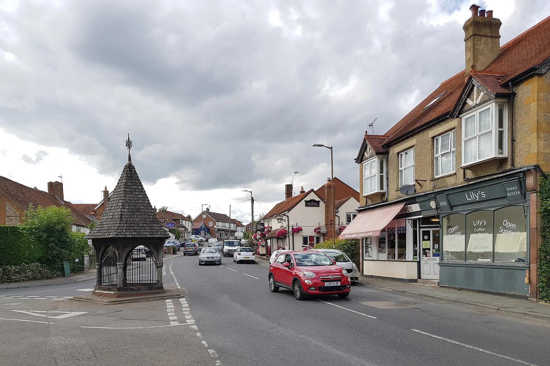Bovingdon - High St, Bovingdon