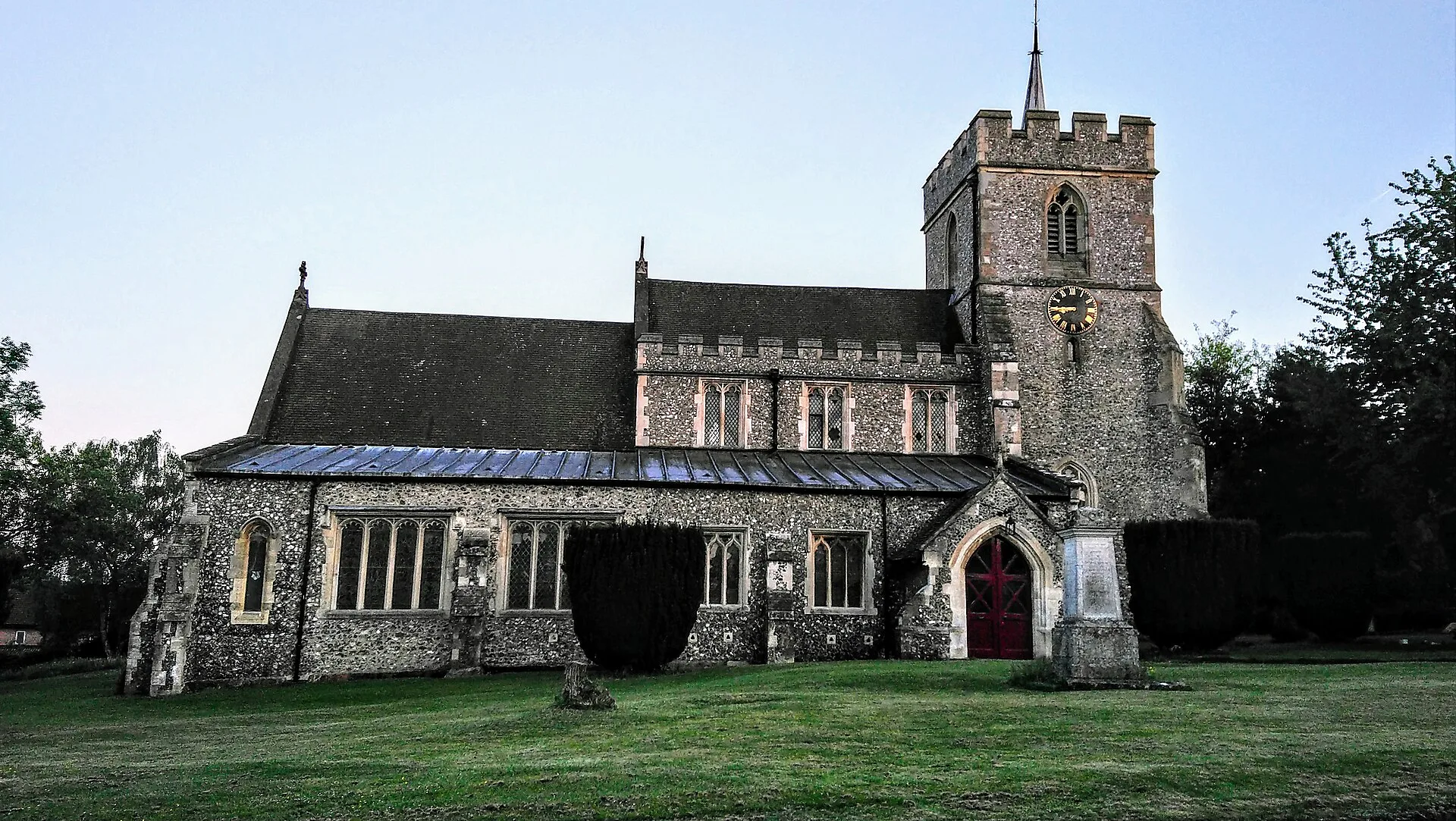 Kings Langley - All Saints' parish church, Kings Langley, Hertfordshire, seen from the north